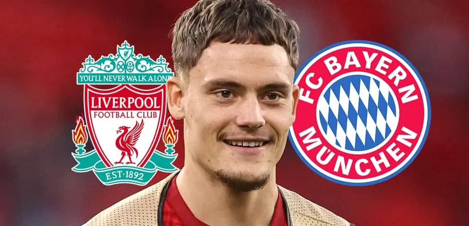 Jugador sonriendo con logotipos de Liverpool y Bayern