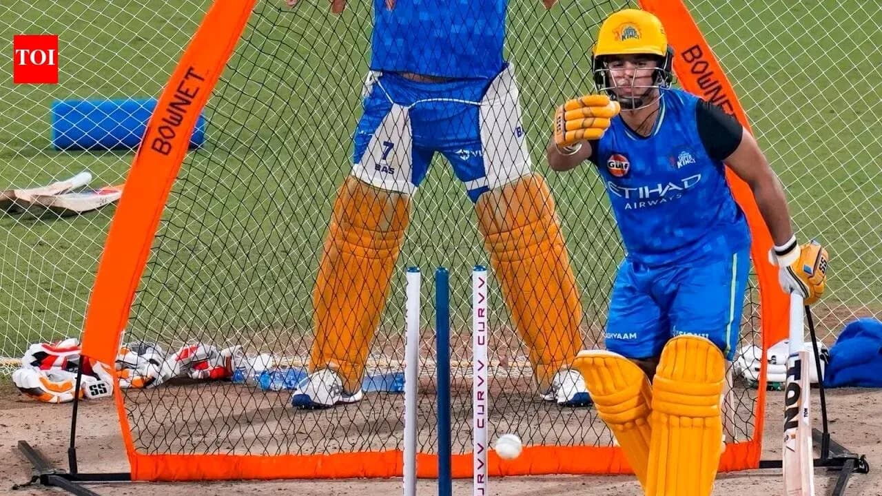 Jugador de cricket batiendo en sesión de práctica