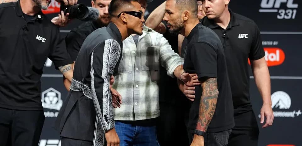 Dos peleadores se enfrentan en el pesaje de UFC 331