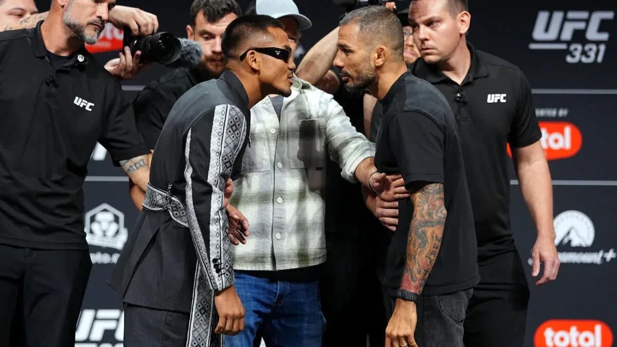 Dos peleadores se enfrentan en el pesaje de UFC 331