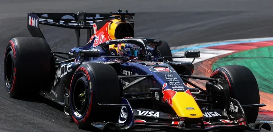 Coche de Fórmula 1 de Red Bull en la pista