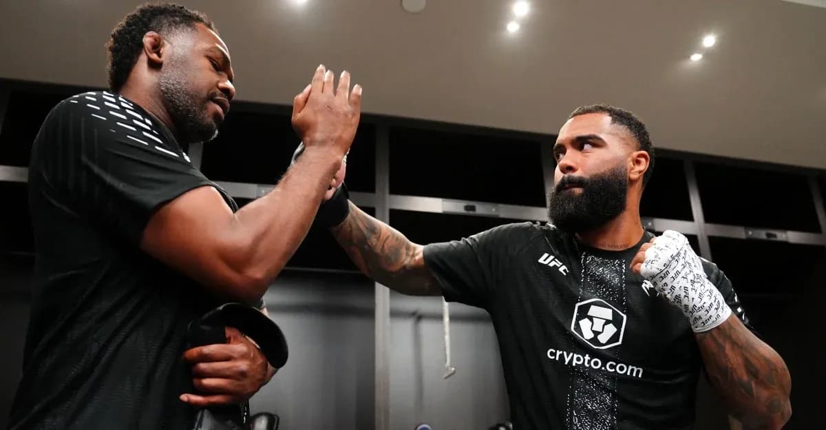 Dos luchadores en vestuario antes de combate