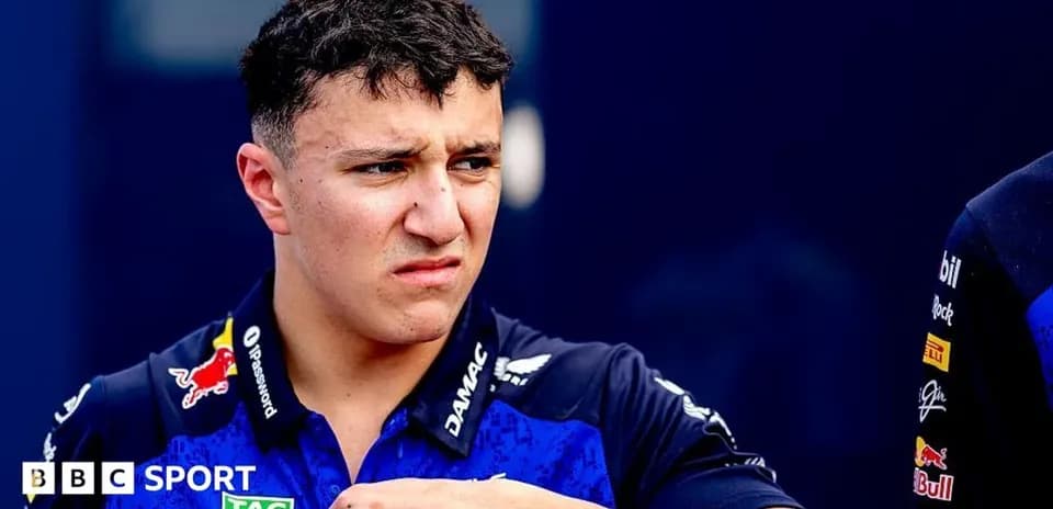 Piloto de Fórmula 1 en el paddock