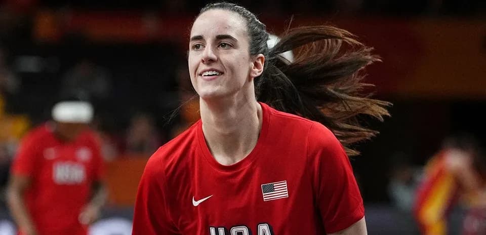 Jugadora de baloncesto de Estados Unidos calentando
