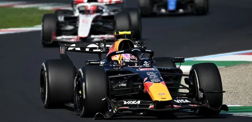 Coche de Fórmula 1 de Red Bull en la pista