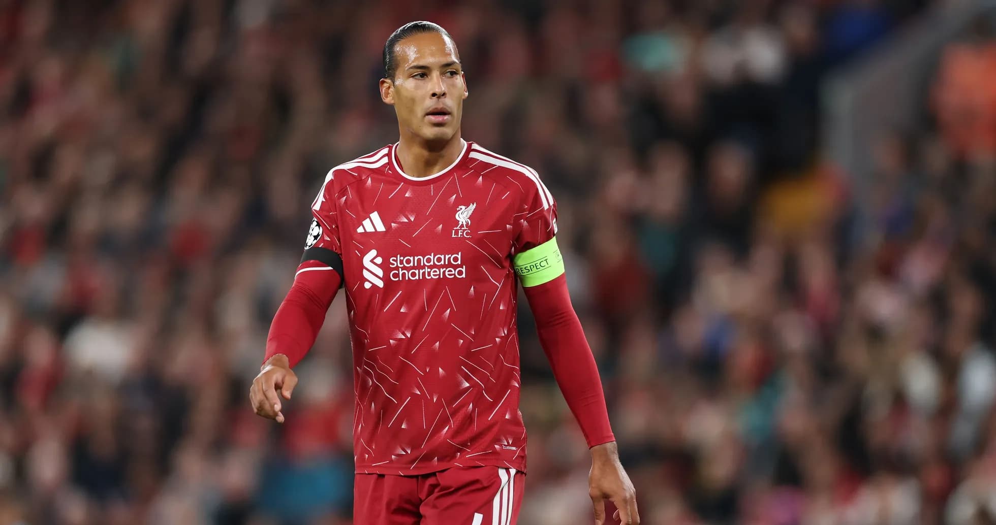 Jugador de Liverpool en acción durante el partido