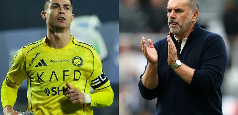 Cristiano Ronaldo y entrenador aplaudiendo en el partido