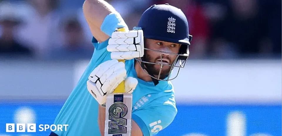 Jugador de cricket bateando durante un partido