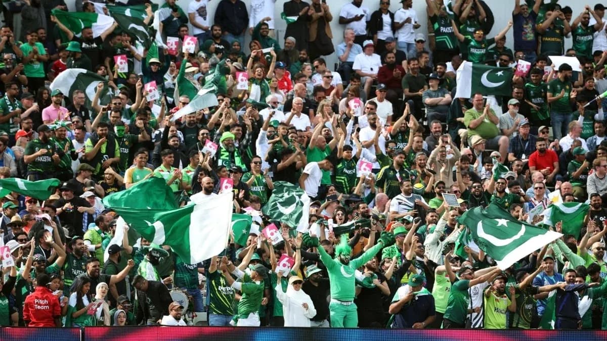 Aficionados de Pakistán animando en el estadio