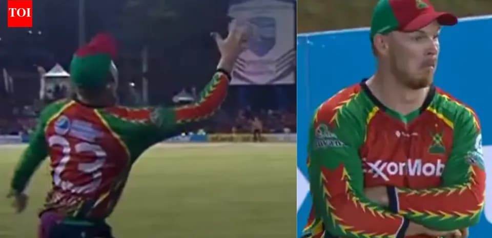 Jugador lanzando la pelota en un partido de cricket