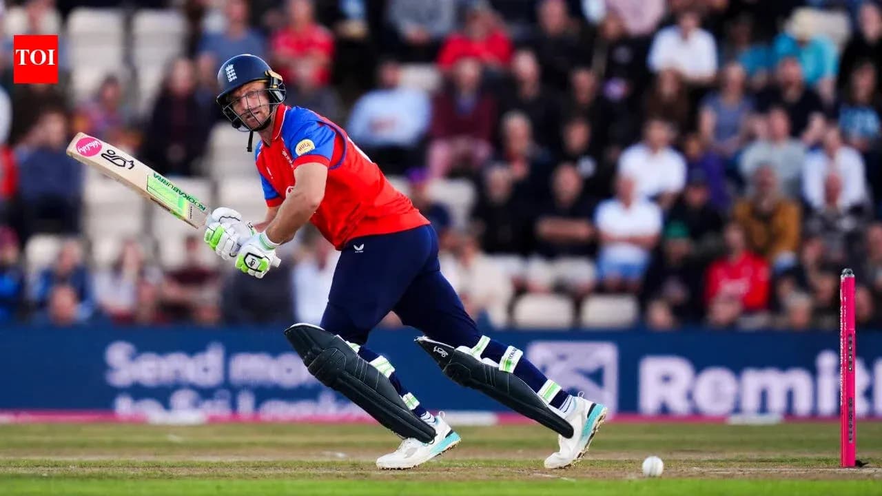 Jugador de cricket bateando durante un partido