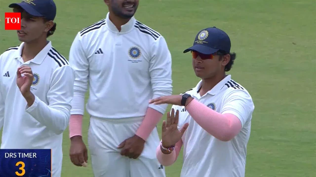 Jugadores de cricket de India en el campo