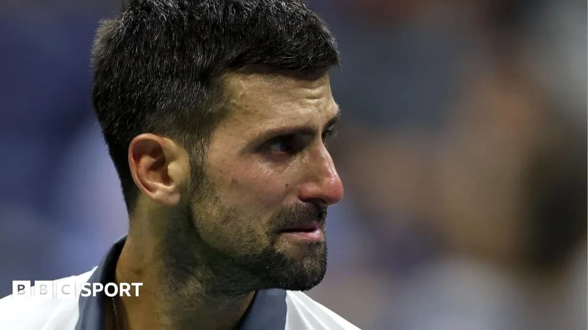 Novak Djokovic con lágrimas en su rostro durante partido