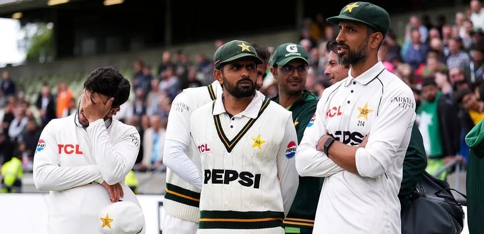 Jugadores de críquet de Pakistán en el campo