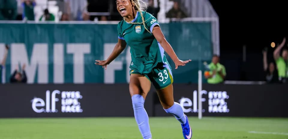 Jugadora celebrando un gol en el partido