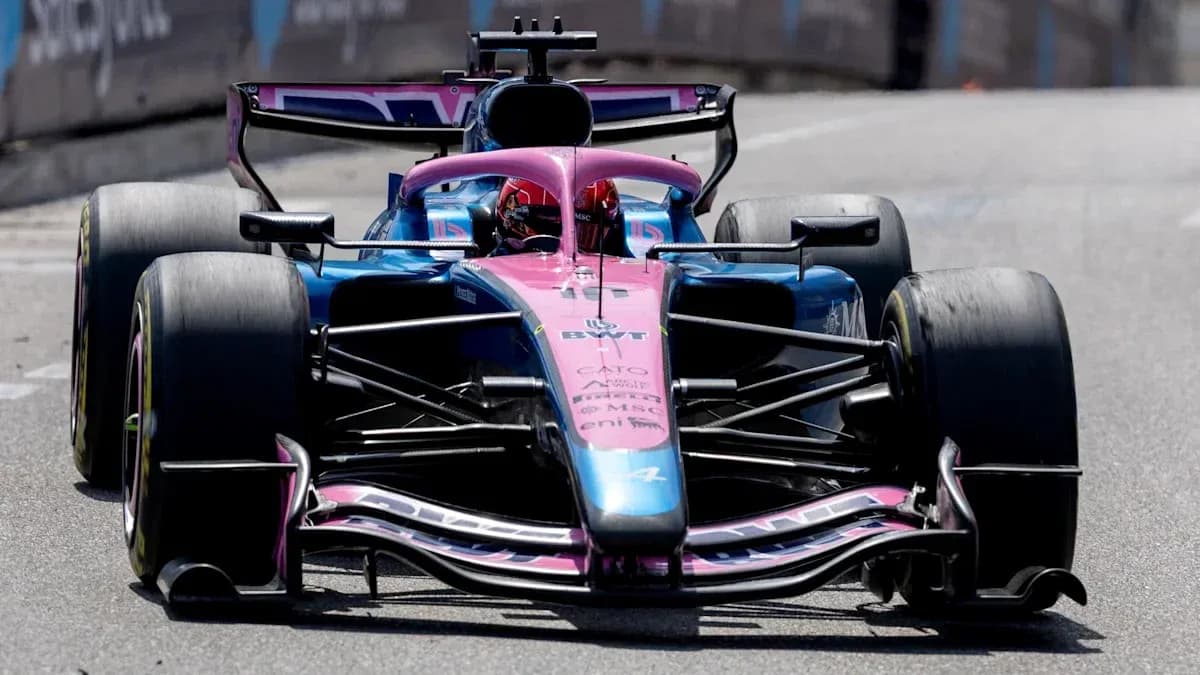 Coche de Fórmula 1 en la pista de carrera