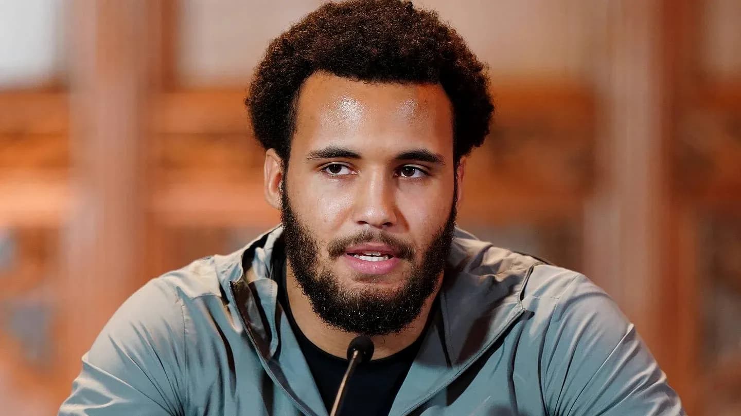 Jugador hablando en una conferencia de prensa