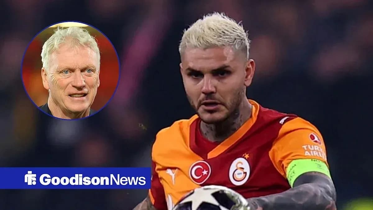 Jugador de Galatasaray con balón en el campo