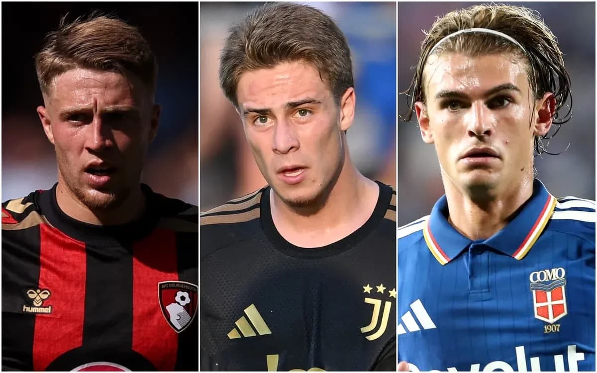 Tres jugadores de fútbol en diferentes camisetas