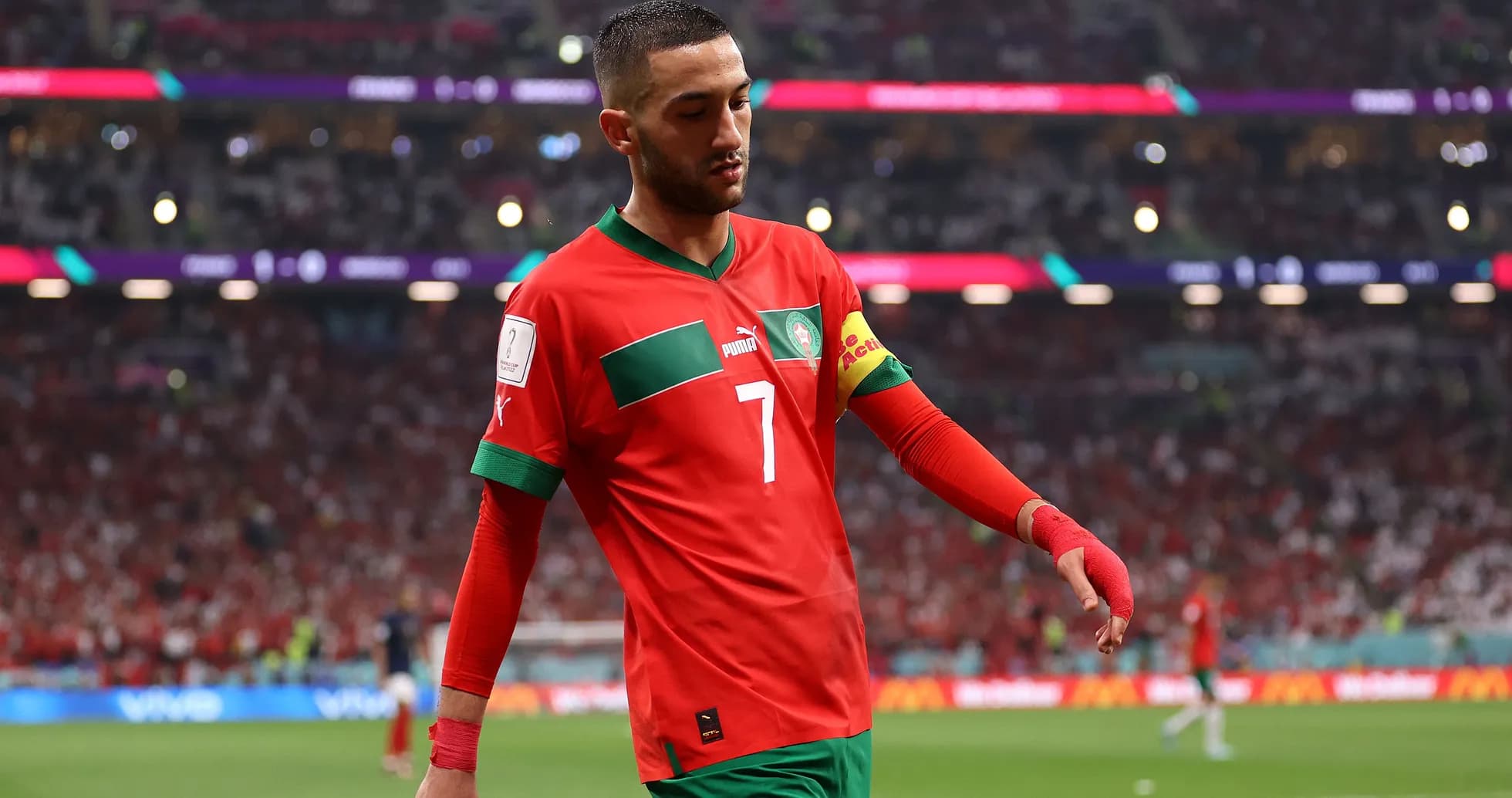 Jugador de Marruecos caminando en el estadio