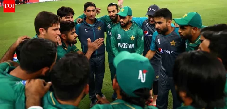 Jugadores de Pakistán en reunión estratégica antes del partido