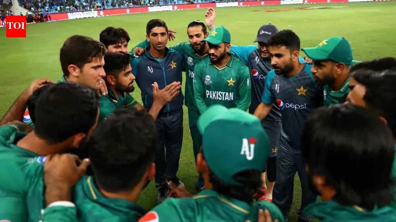 Jugadores de Pakistán en reunión estratégica antes del partido