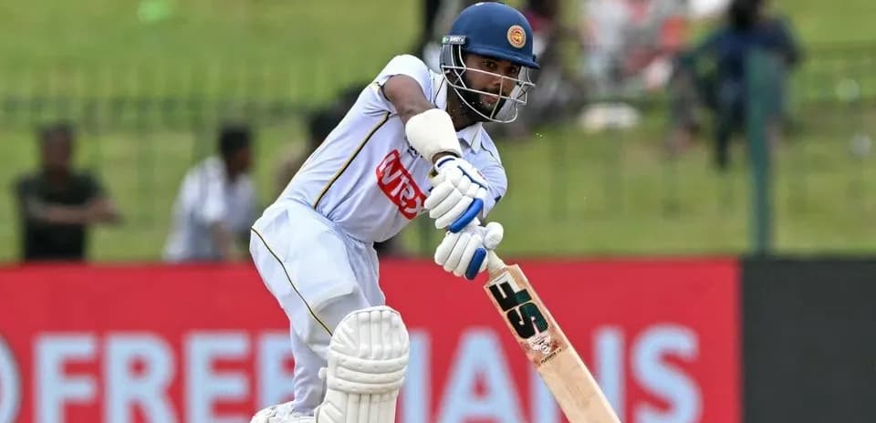 Jugador de cricket batiendo en un partido