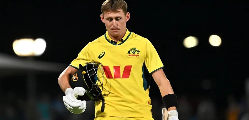 Jugador australiano saliendo del campo tras la derrota