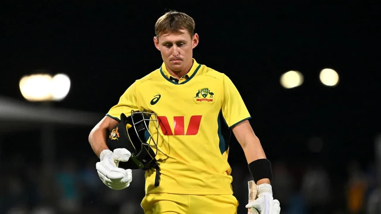 Jugador australiano saliendo del campo tras la derrota