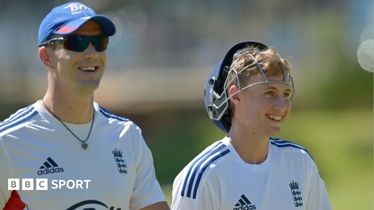 Jugadores de cricket sonriendo durante entrenamiento al aire libre