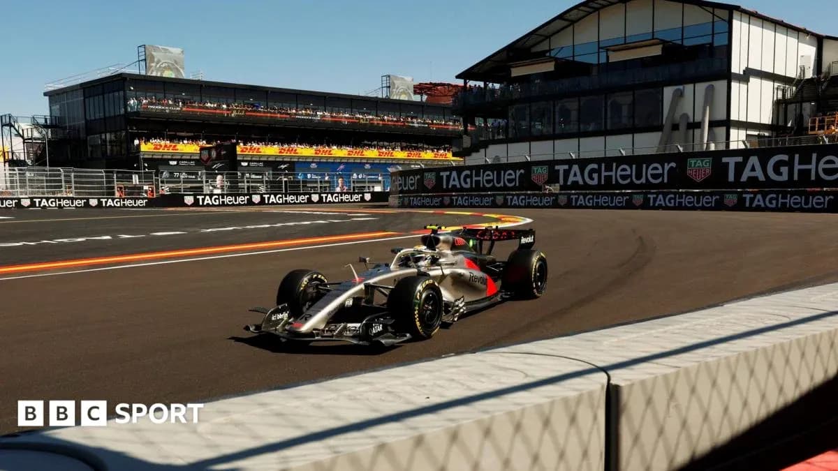 Coche de Fórmula 1 en curva de circuito