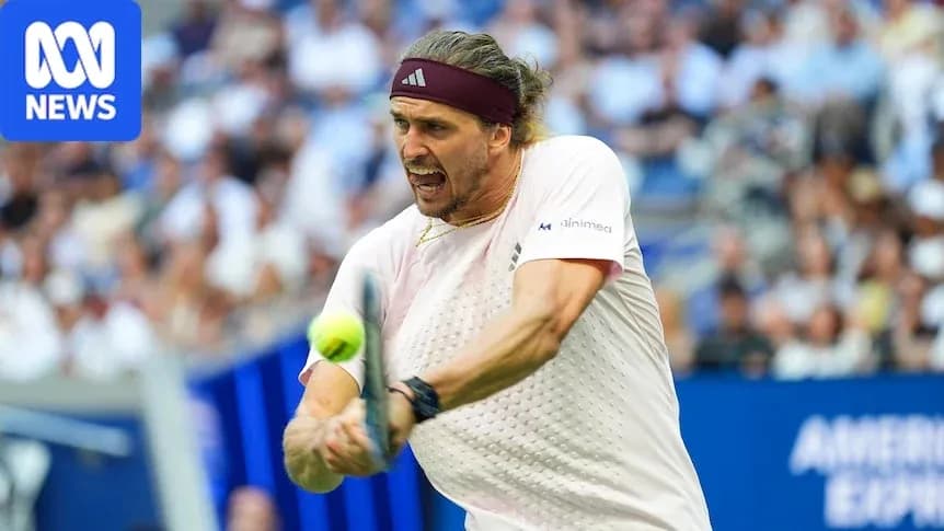 Jugador golpeando la pelota en un partido de tenis
