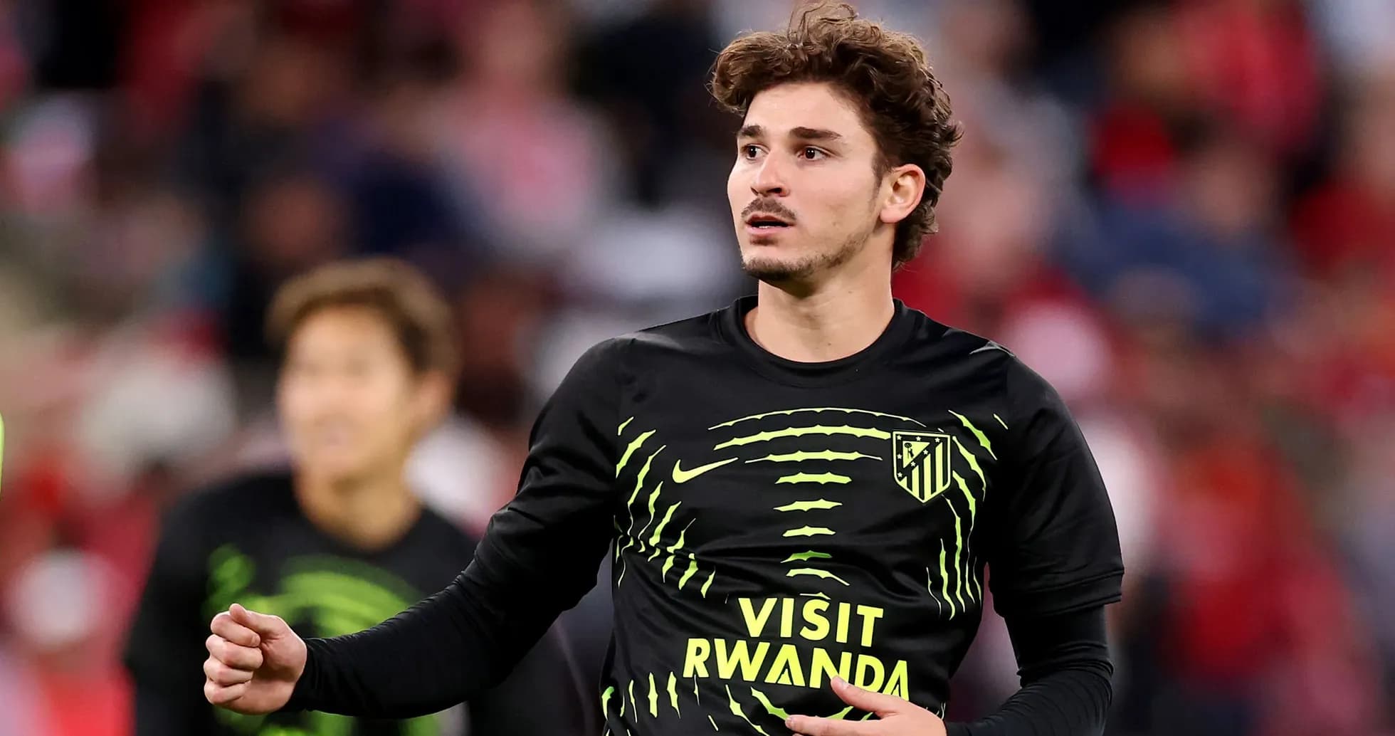 Jugador de Atlético de Madrid calentando antes del partido