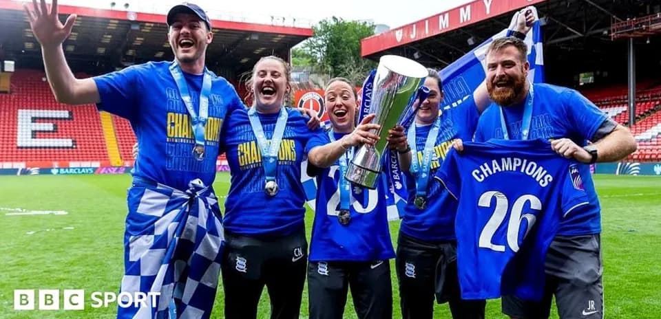 Jugadores de Birmingham City celebrando el campeonato