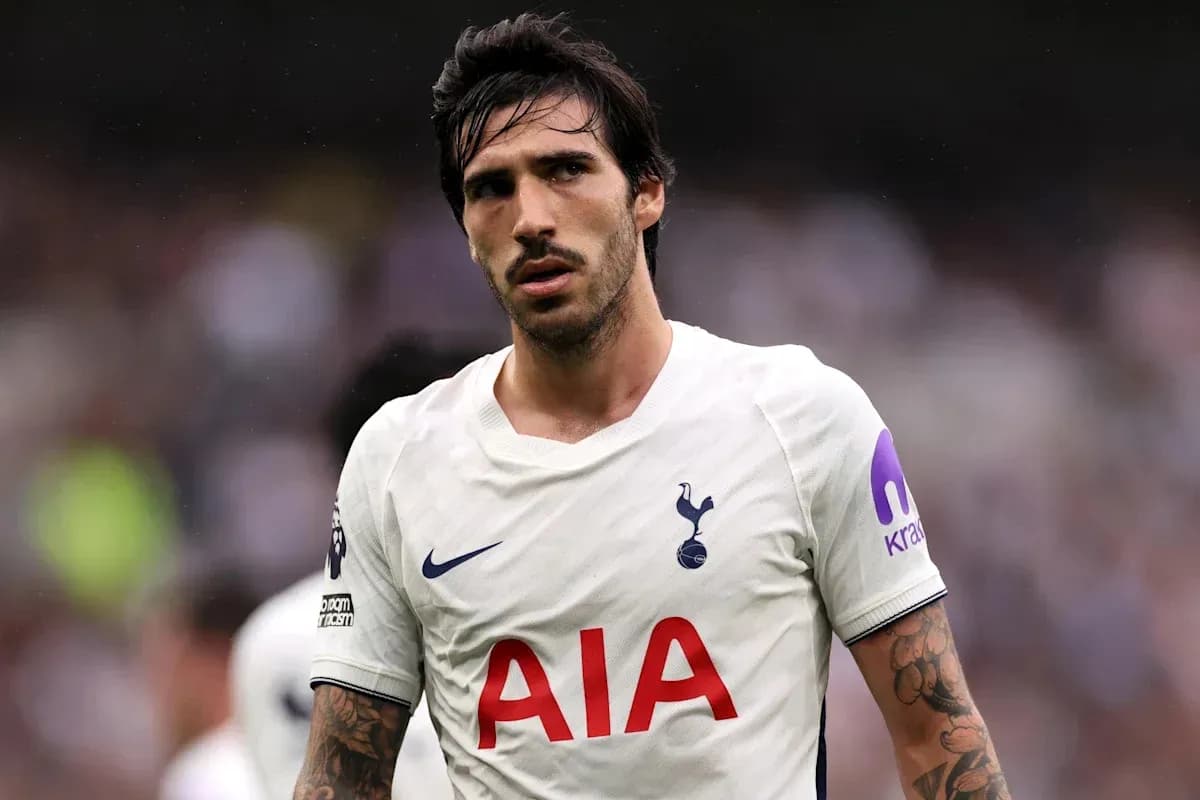 Jugador de Tottenham en el campo durante un partido