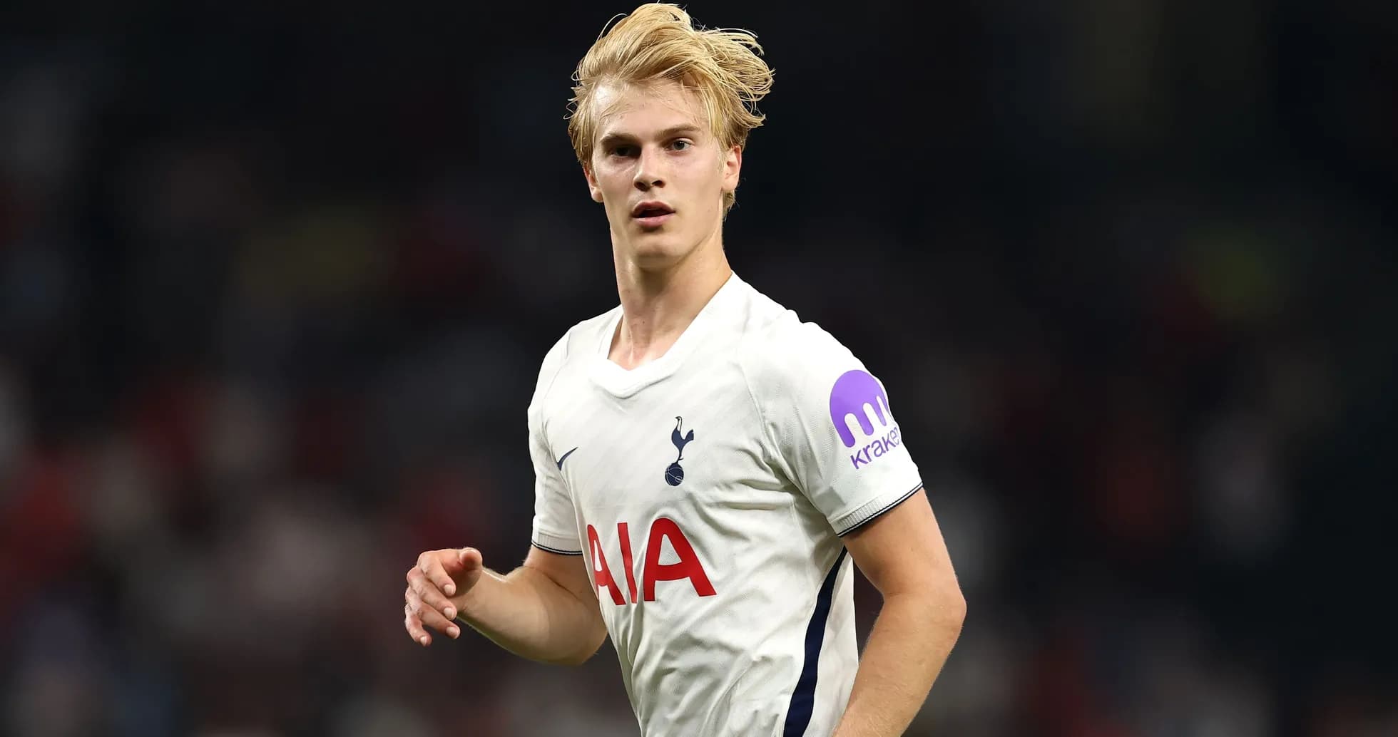 Jugador de Tottenham corriendo durante un partido
