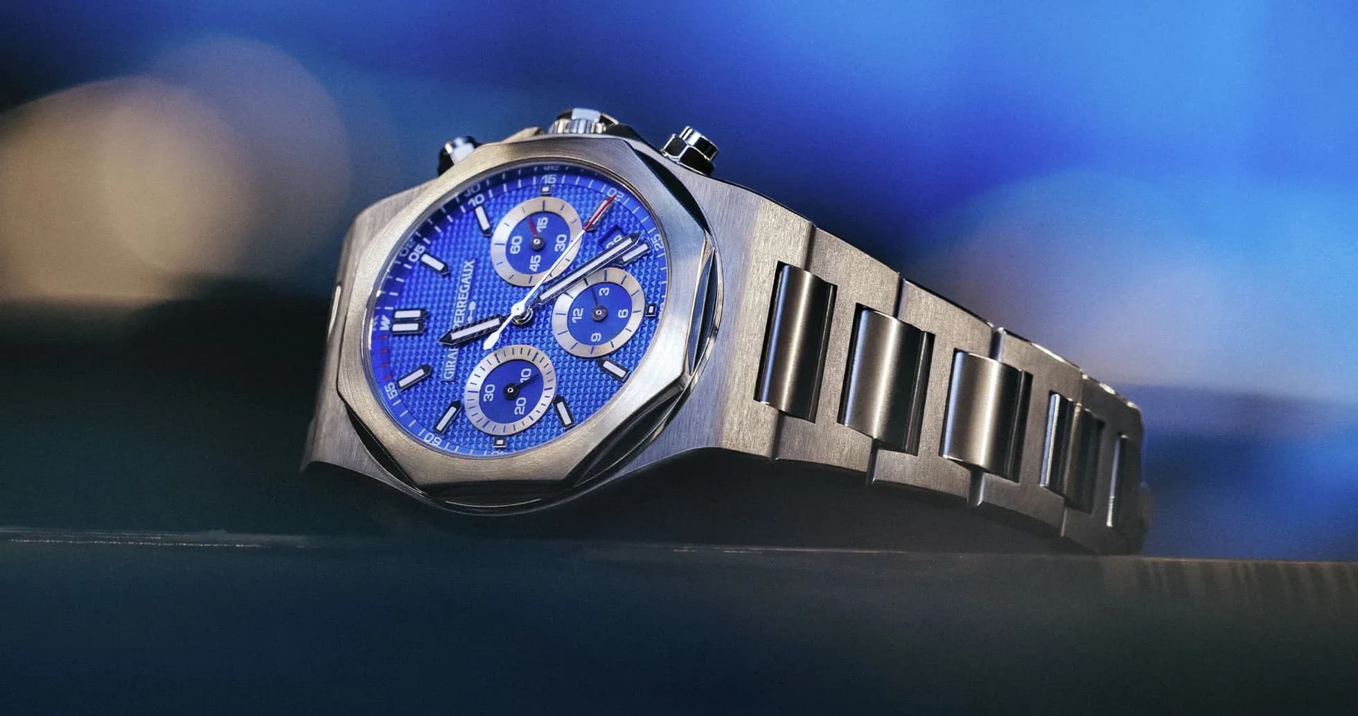 Reloj con esfera azul y correa de acero