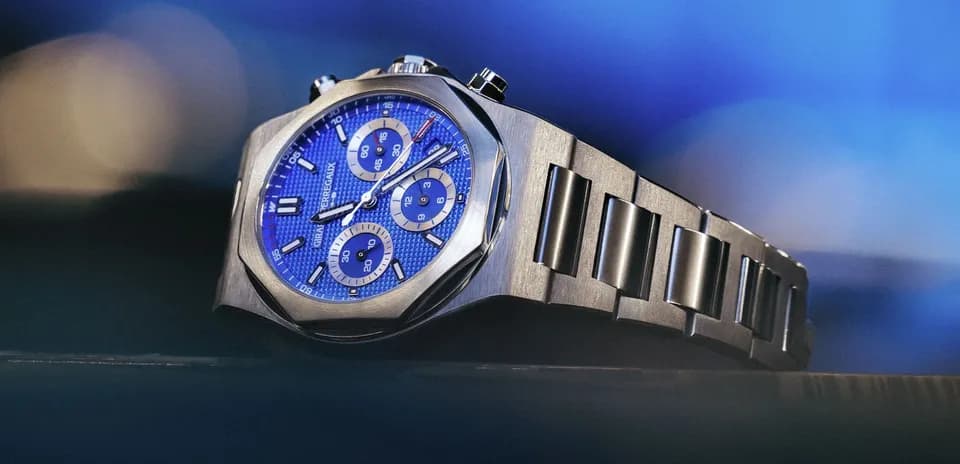 Reloj con esfera azul y correa de acero