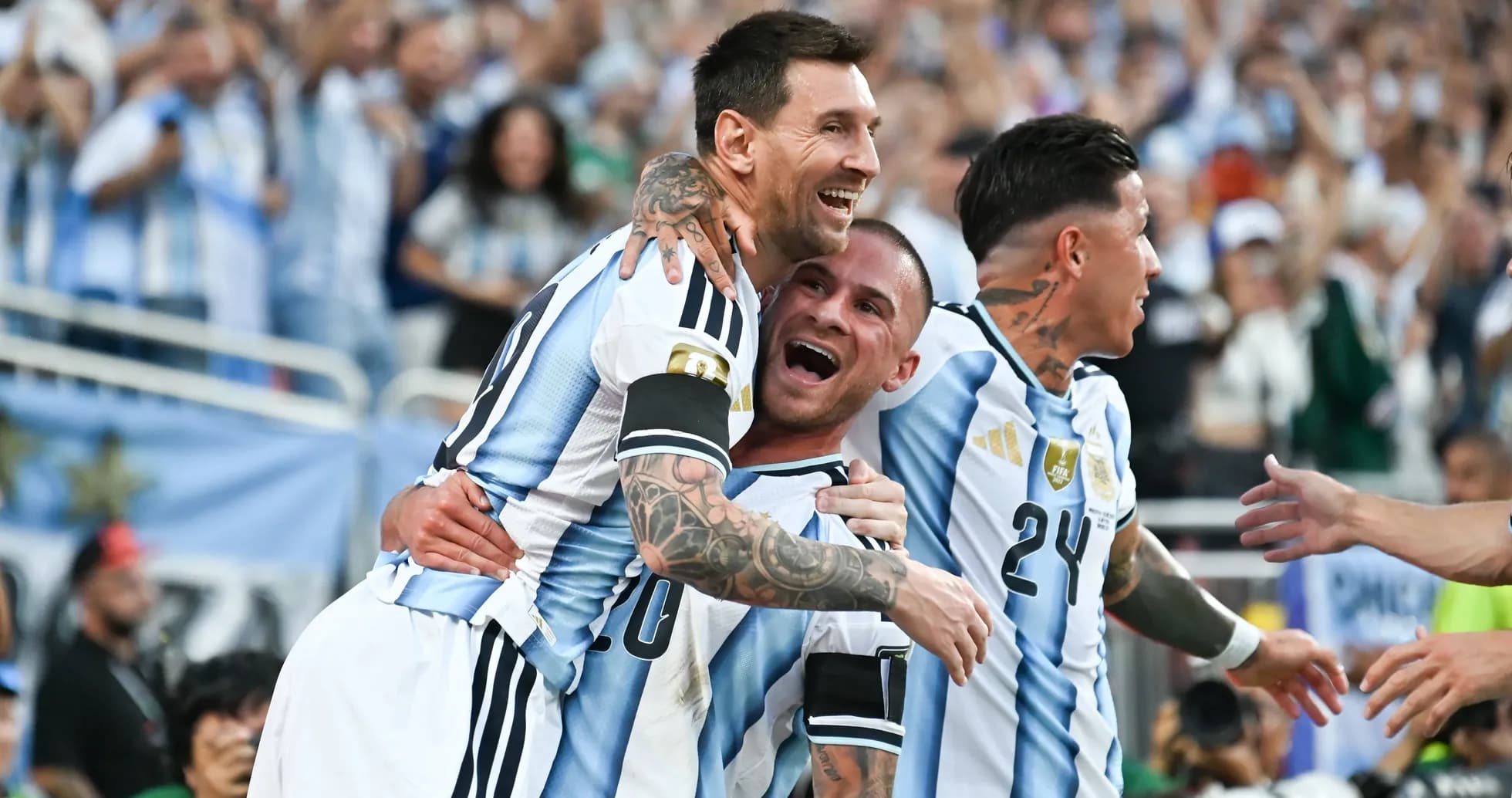 Jugadores de Argentina celebrando un gol en el partido