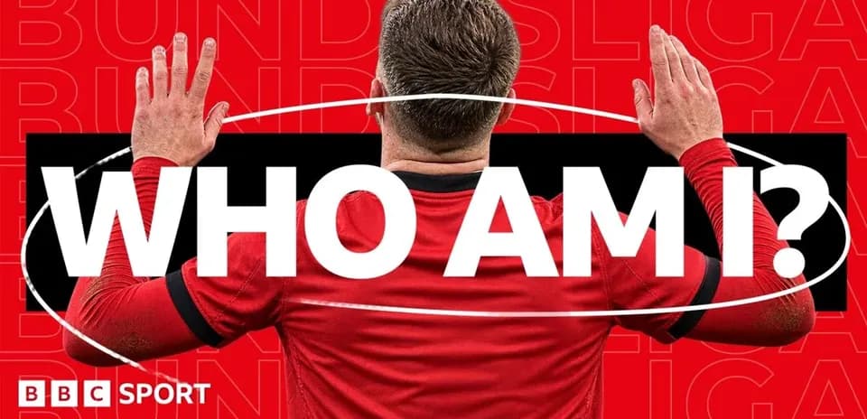 Jugador con camiseta roja en pose de pregunta