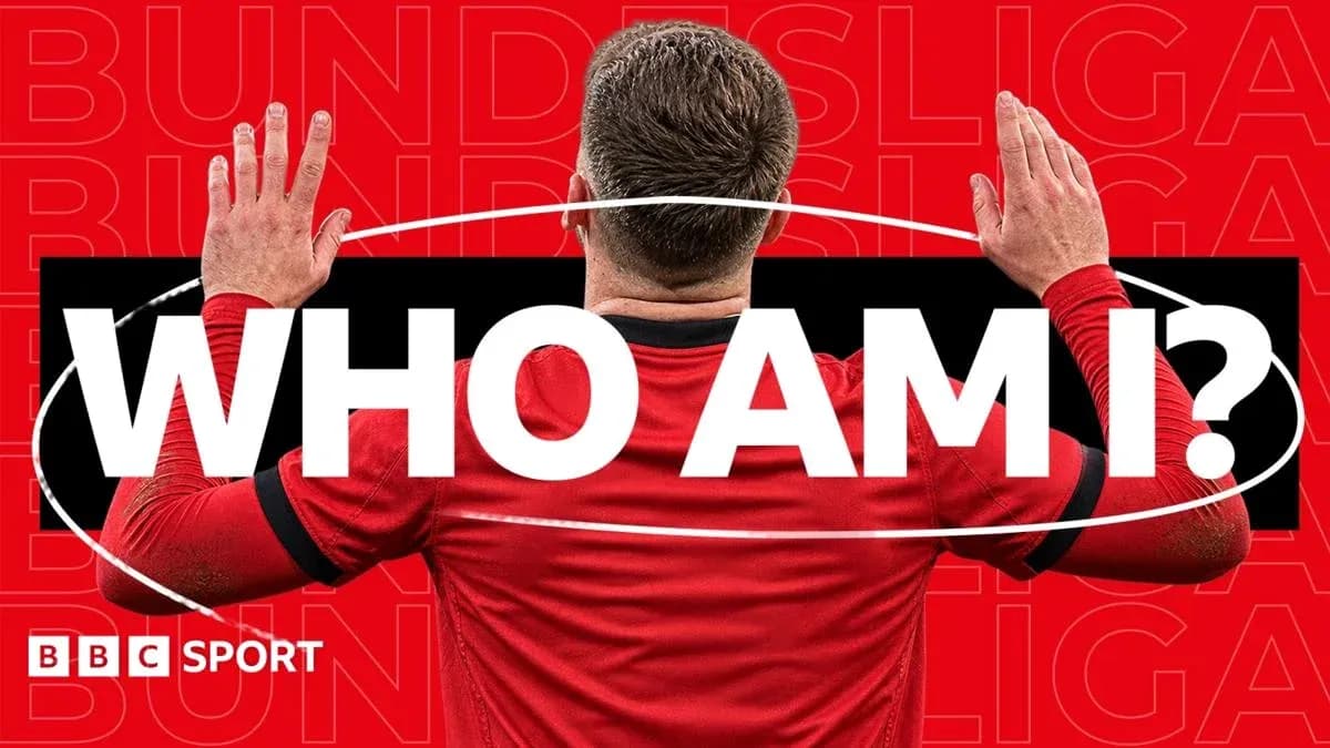 Jugador con camiseta roja en pose de pregunta