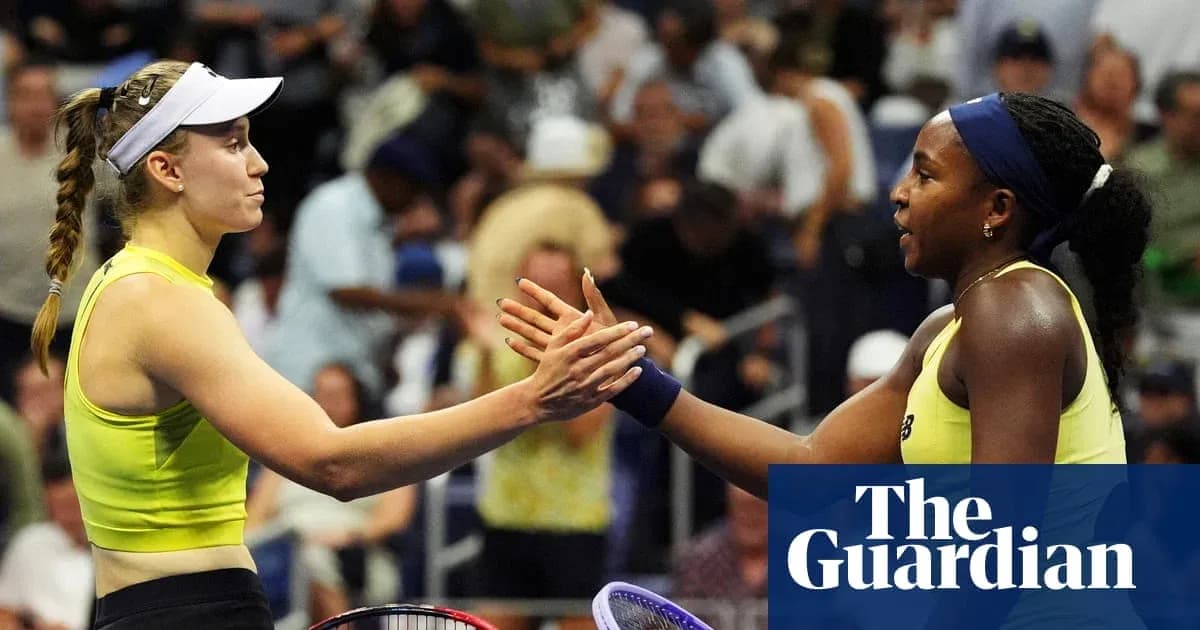 Jugadoras de tenis saludándose después del partido Jugadoras de tenis saludándose después del partido