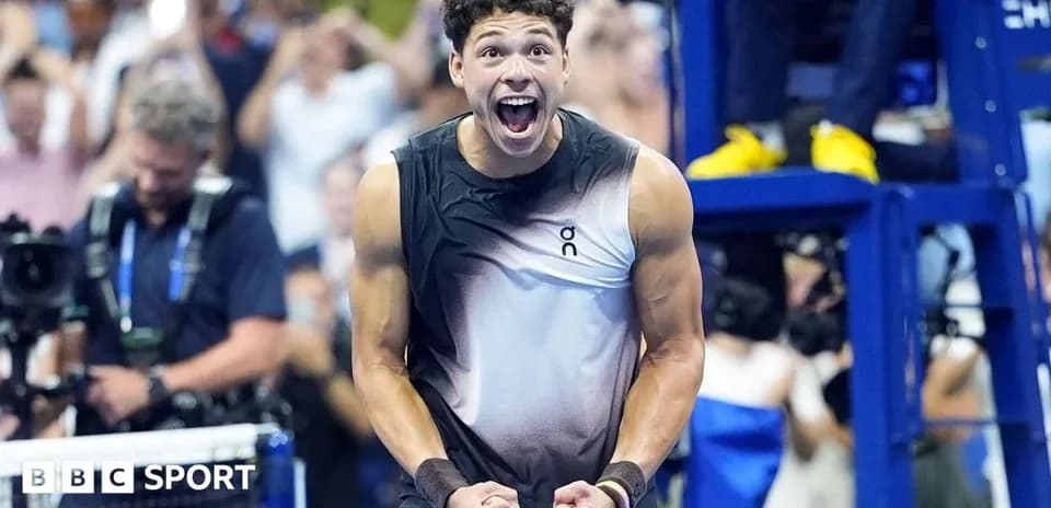 Jugador celebrando una victoria en un torneo de tenis