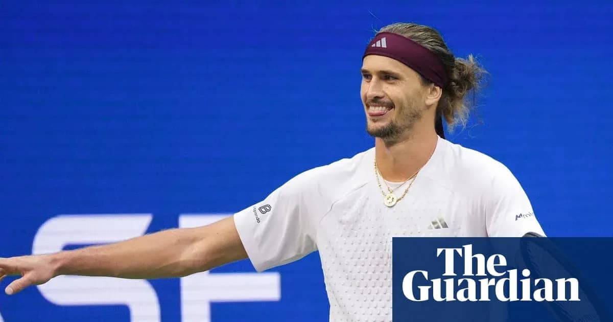 Jugador de tenis celebrando en la cancha