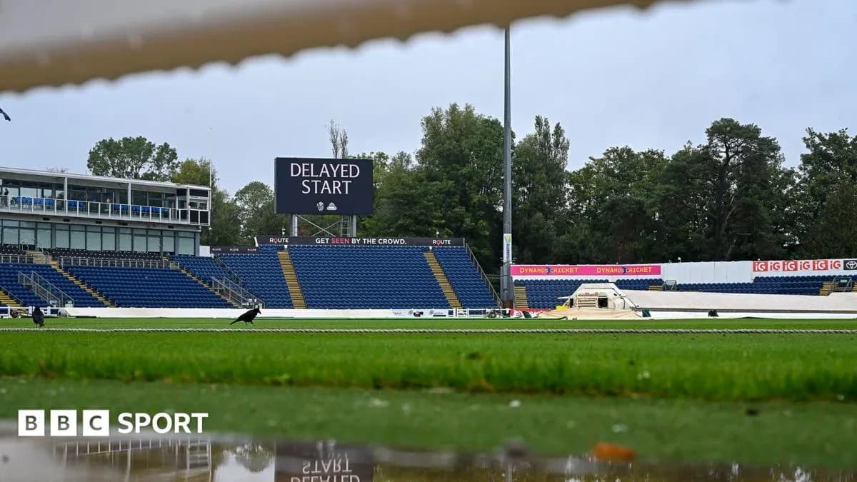Pantalla que indica inicio retrasado en el estadio