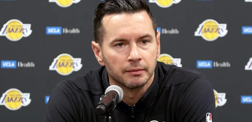 Entrenador de Los Angeles Lakers en conferencia de prensa