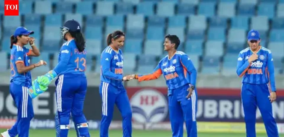 Jugadoras de cricket de India celebrando en el campo