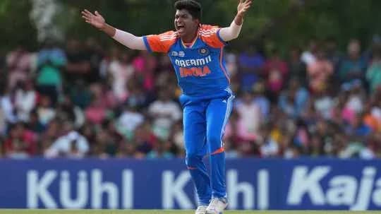 Jugador de cricket en acción durante un partido