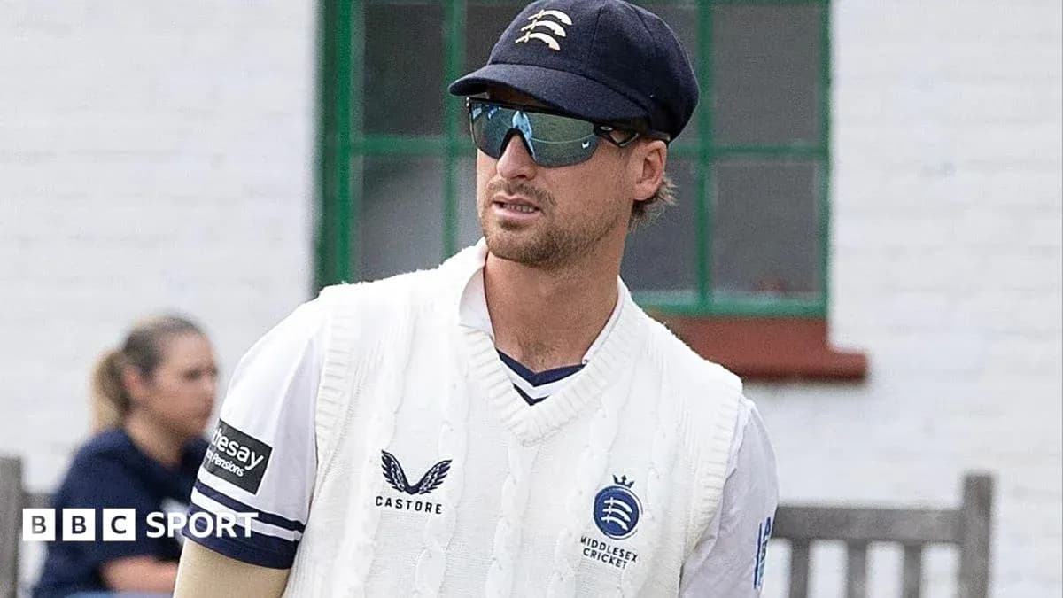 Jugador de cricket con uniforme de Middlesex