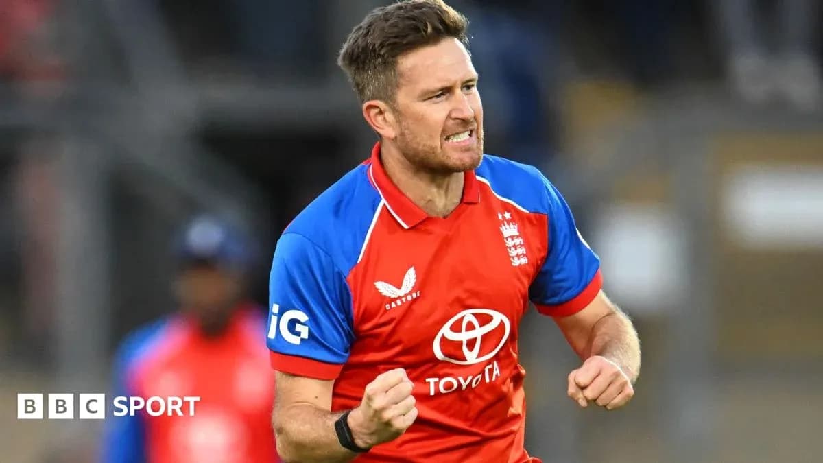 Jugador de cricket de Inglaterra celebrando un wicket